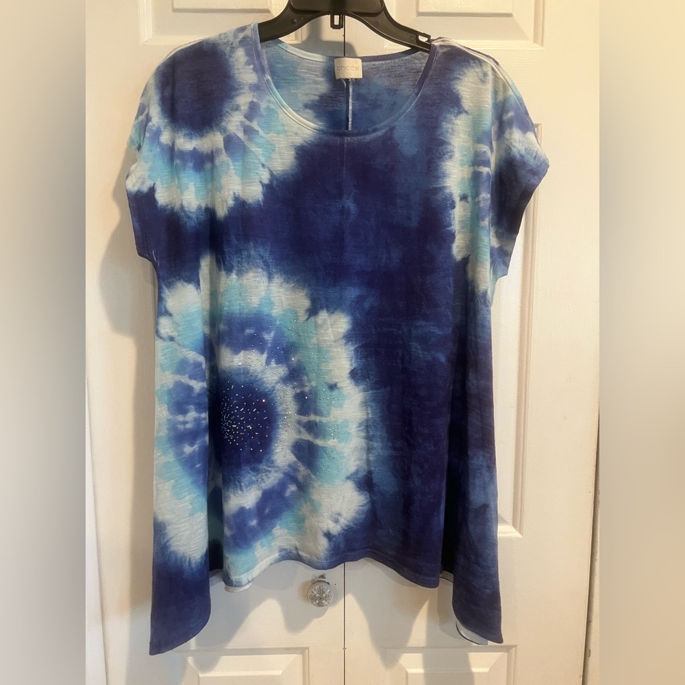 CHICOS💙 Blue Tie-Dye Scoop Neck Top, Bedazzled w Sparkle Jewels on Front